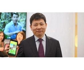 Huawei ze smartfonem na Androidzie P