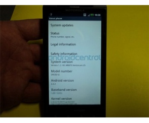 Smartfon Motorola Droid X 2 na fotkach