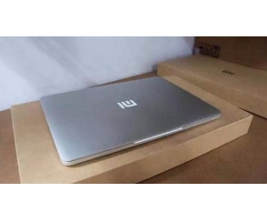 Laptop Xiaomi na zdjęciu