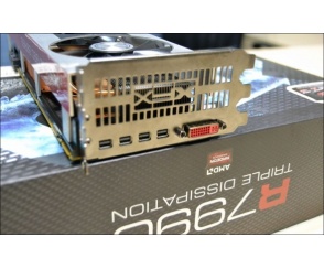 Radeon HD 7990 od XFX z trzema wentylatorami