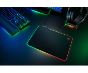 RAZER PRZEDSTAWIA FIREFLY V2 – PODKŁADKA	Z PODŚWIETLENIEM RGB