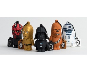 BB-8 w porcie USB, Stormtrooper w uchu i R2-D2 w aucie